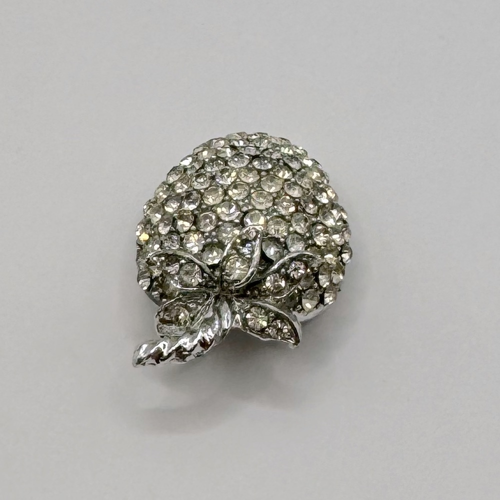 ALBERT WEISS Vintage Crystal Strawberry Brooch - Picture 5 of 11